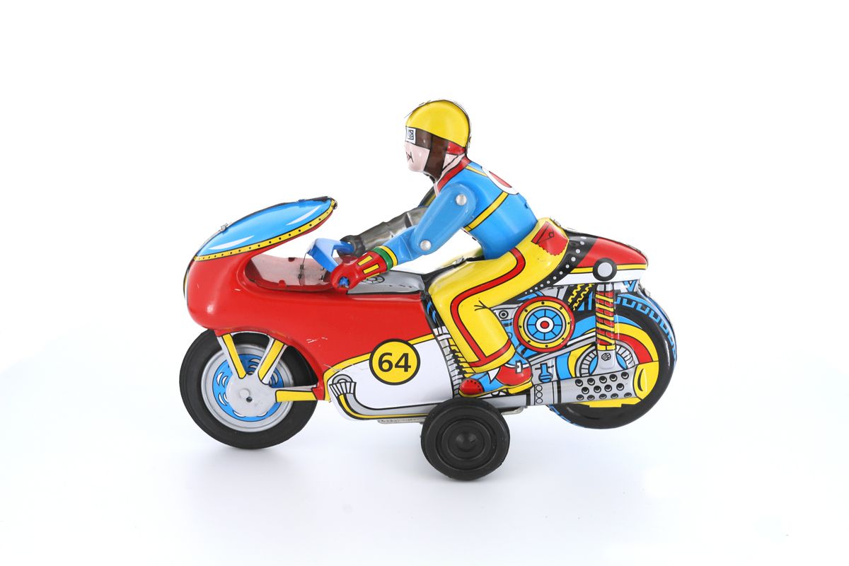 フォトベンチ120 spinで撮影したブリキのおもちゃの商品画像